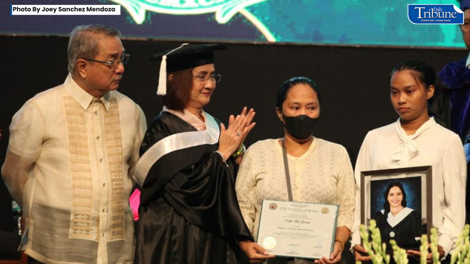 Estudyanteng  pumanaw sa cancer,  utol ang nagmartsa  sa graduation