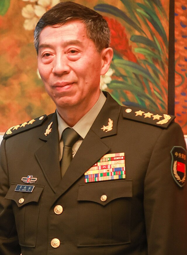 Chinese defense minister, sinibak sa puwesto